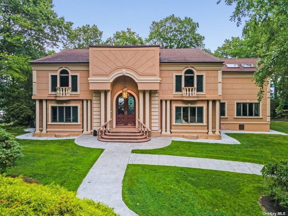 Welcome to Versace on The Bay !