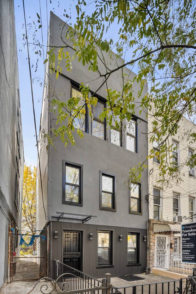 1998 Bergen Street Newly Renovated amp ; Flexible Townhome Opportunity Welcome to 1998 Bergen Street, a fully renovated townhome offering exceptional flexibility and multiple layout options.