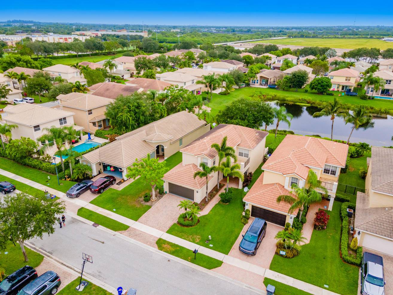 Beautiful ''Royal'' Floor Plan with Lakefront Views on Oversized Lot !