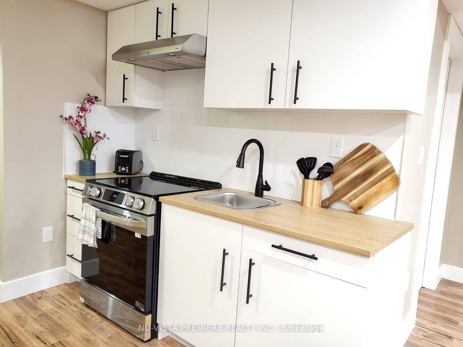 FULLY FURNISHED BASEMENT SUITE !