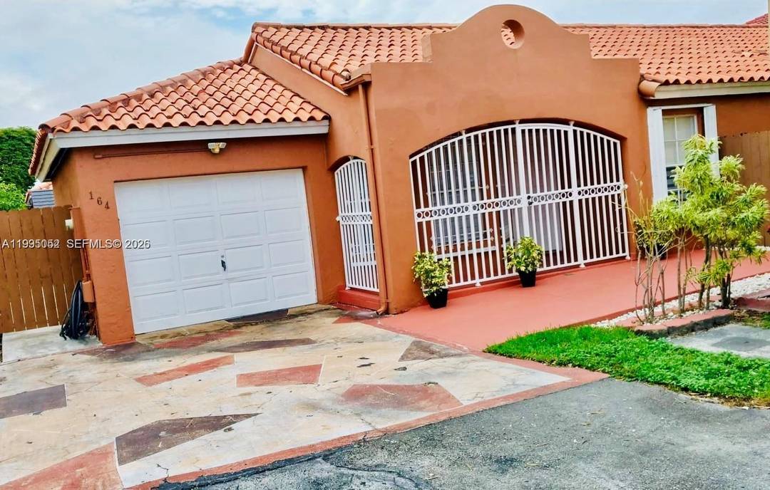 Great Neighborhood, great location, sits in the center of Miami.