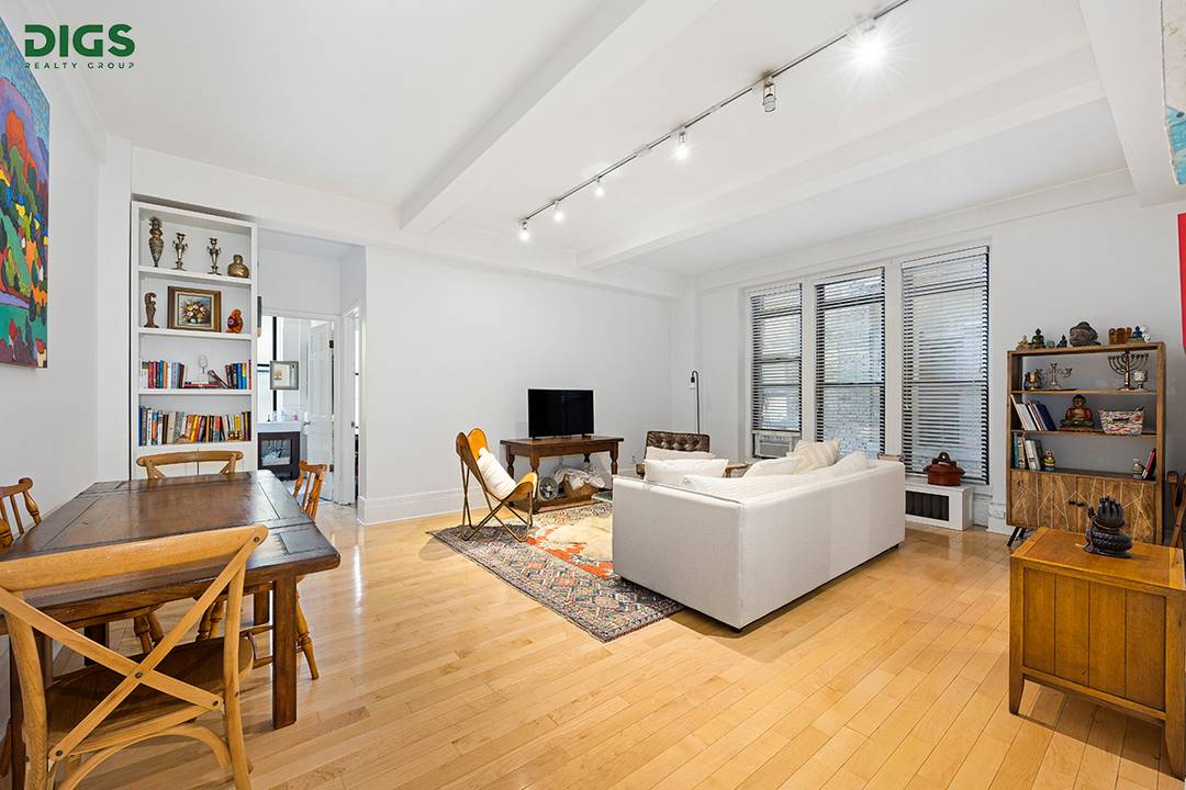 Oversized 1br 1ba with low maintenance on coveted Museum Block !
