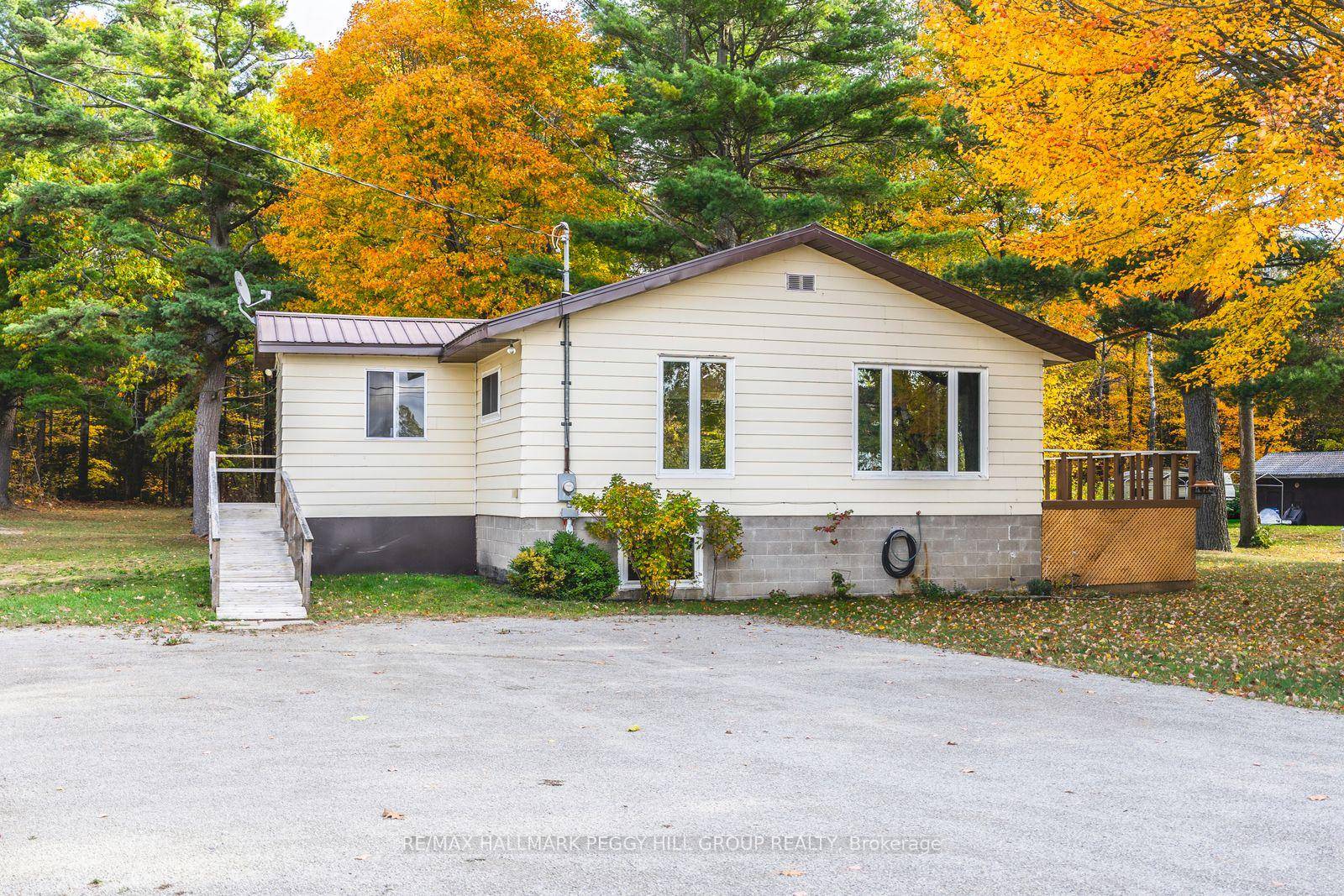 COZY BUNGALOW ON OVER 1 ACRE ACROSS FROM GEORGIAN BAY WITH PRIVATE FORESTED BACKDROP !