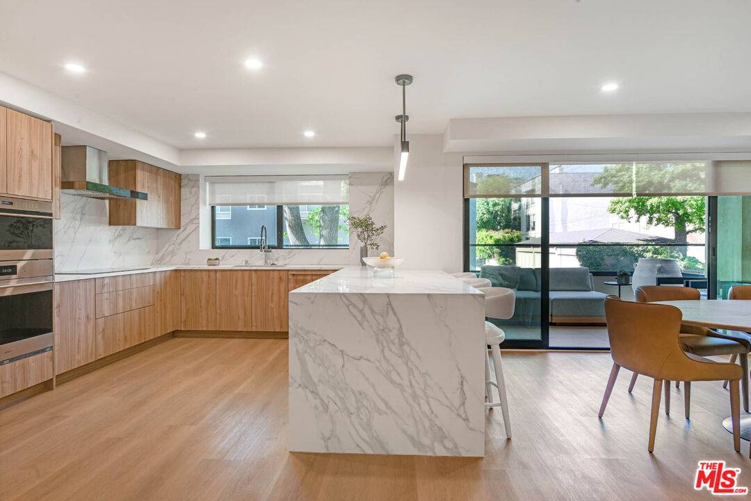 350 N Palm Dr 2BR Beverly Hills Post Office | B.H.P.O. La