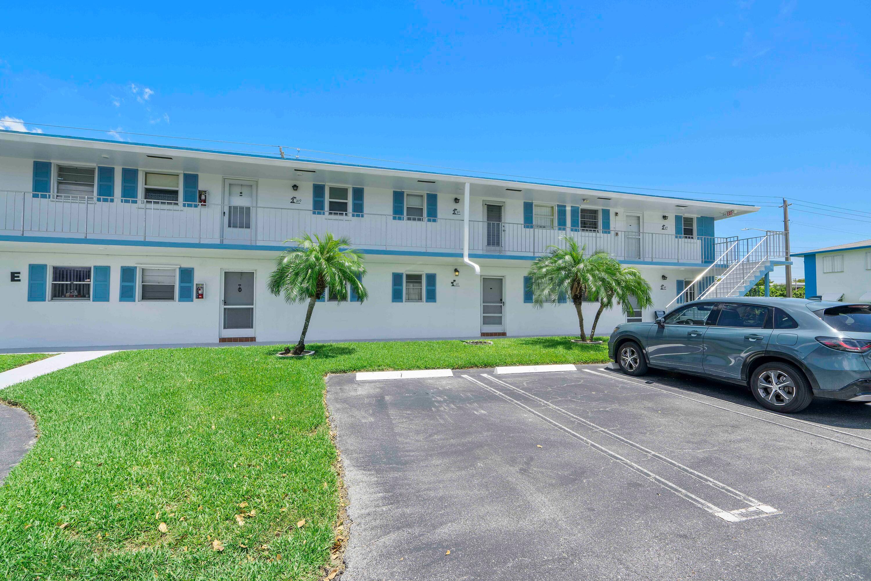 A CAT ON PREMISESThis 1 1 condo unit located on the first floor.