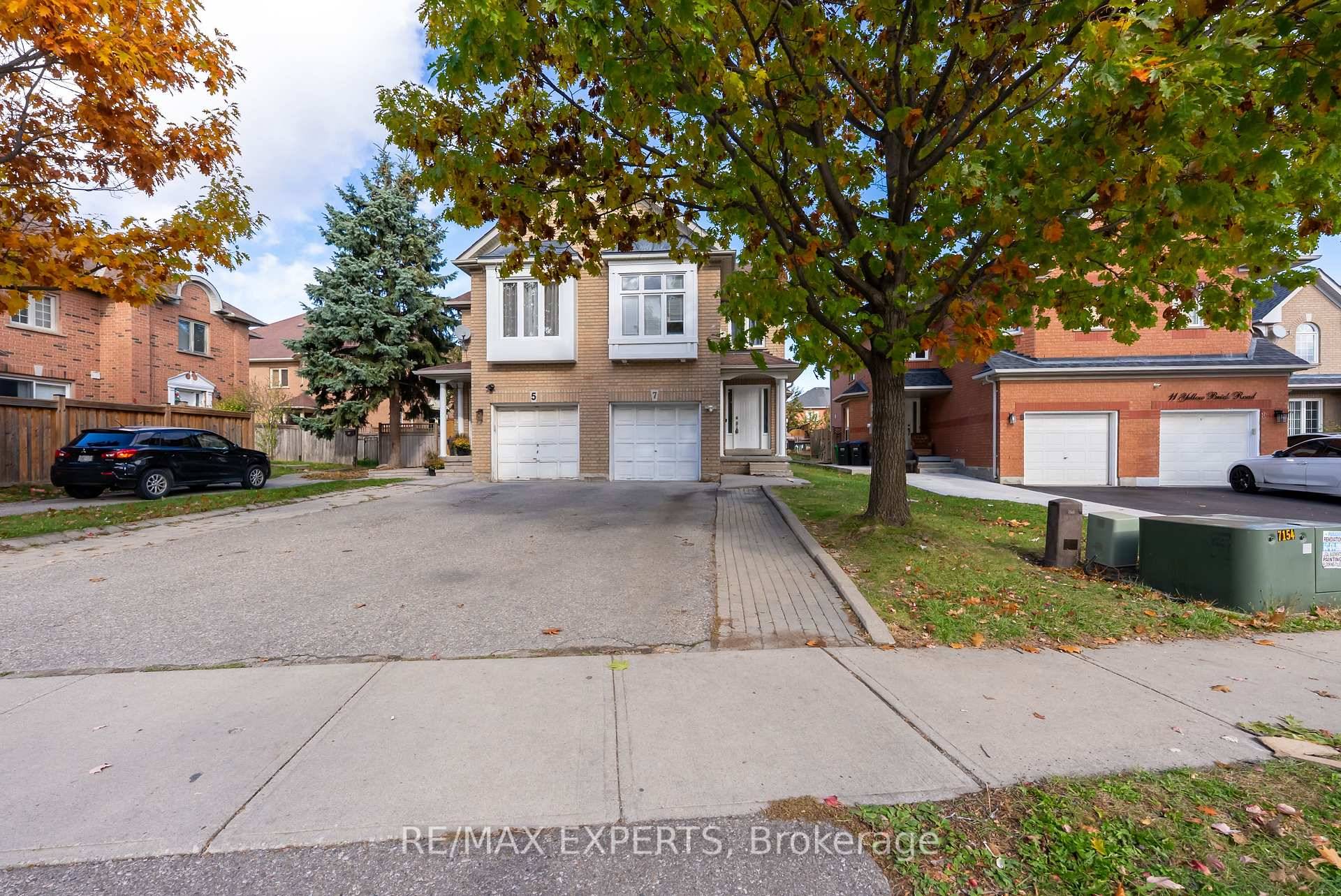 Beautiful 3 2 Bedroom, 4 Bathroom Semi Detached Home in One of Brampton's Most Sought After Neighbourhoods !