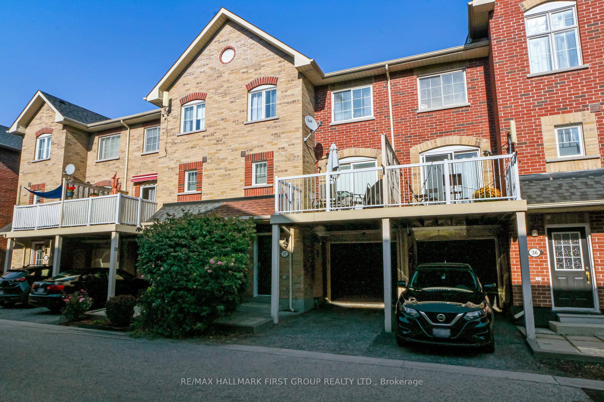 Welcome to this inviting 3 bedroom freehold townhouse in the heart of Pickering, perfectly suited for first time buyers or those looking to downsize.