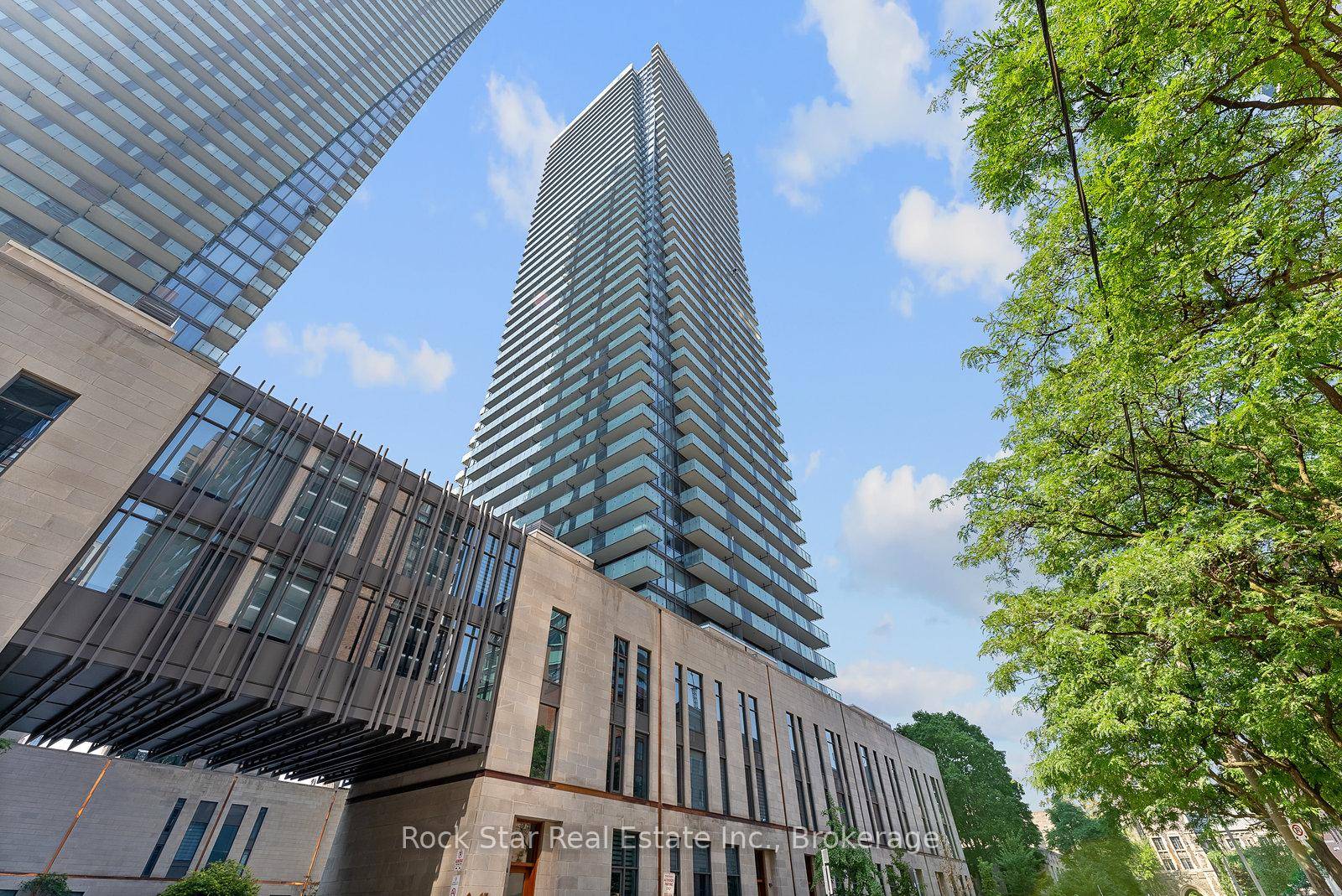 Luxury Living at Its Finest in the Heart of Toronto !
