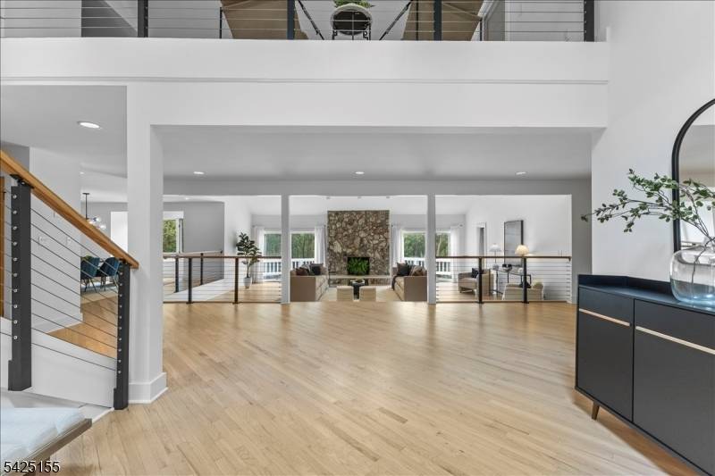 Modern masterpiece located on private 5 acre lot !