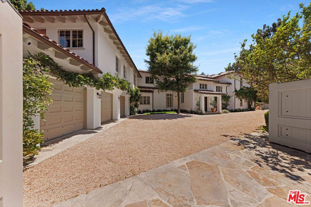 1251   Lago Vista Dr Beverly Hills LA