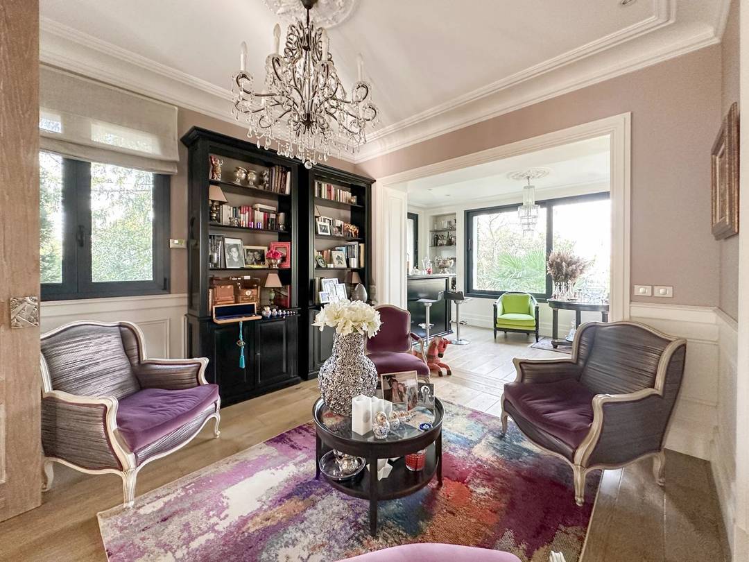 Private Mansion with Garden  just 10 minutes from Paris