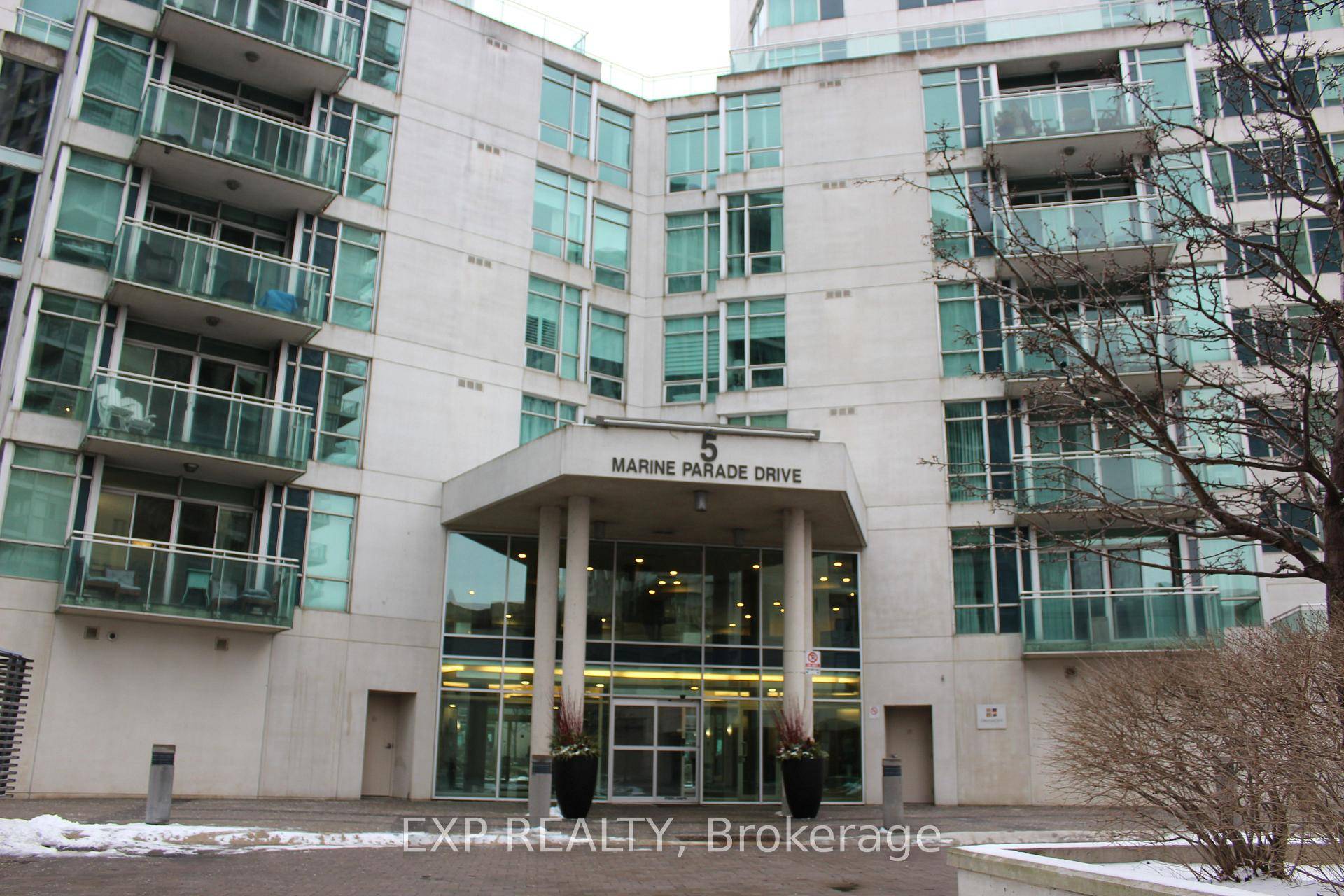 Welcome to luxury waterfront living at Grenadier Landing !