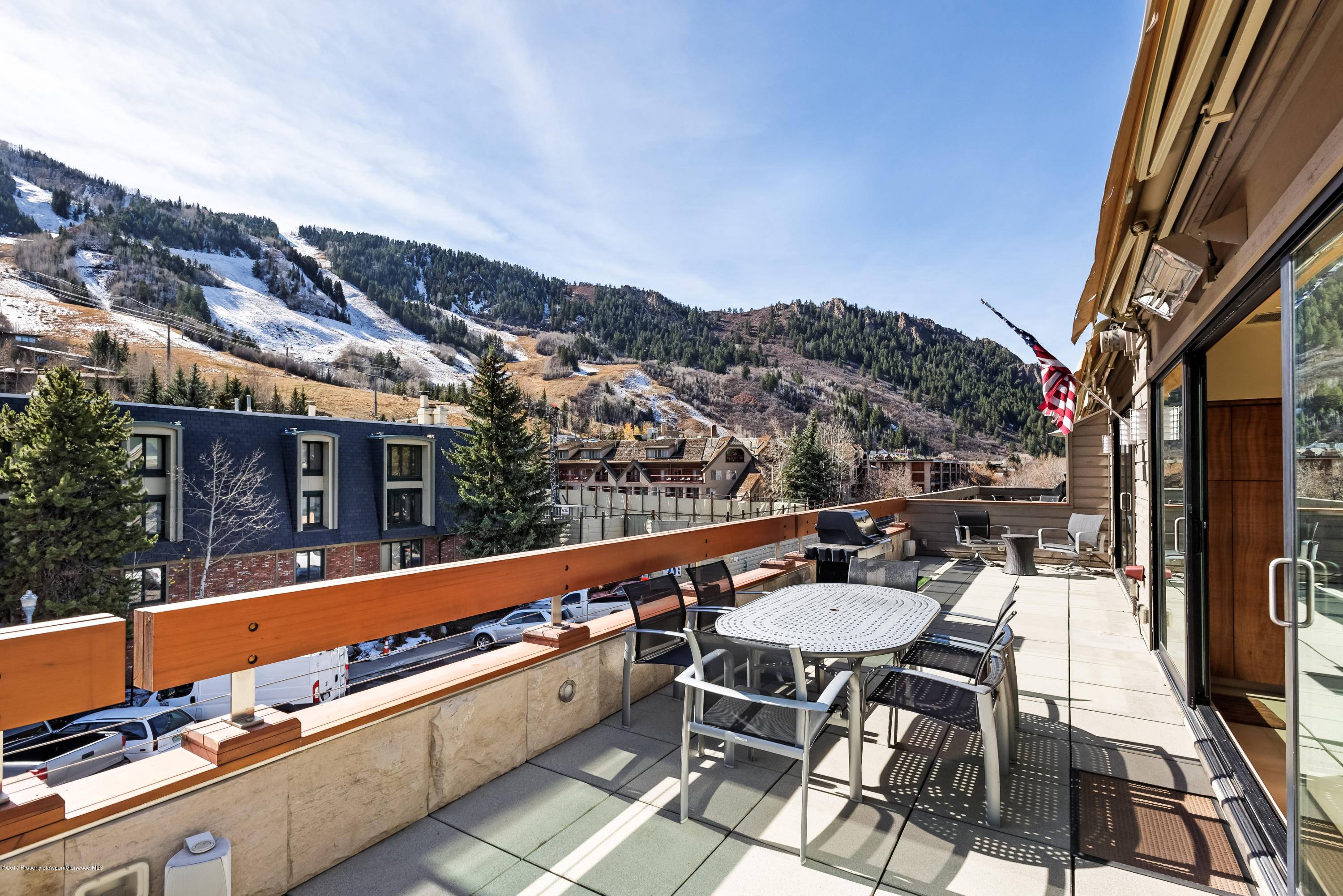 Wonderful Penthouse unit located in the Aspen Core !