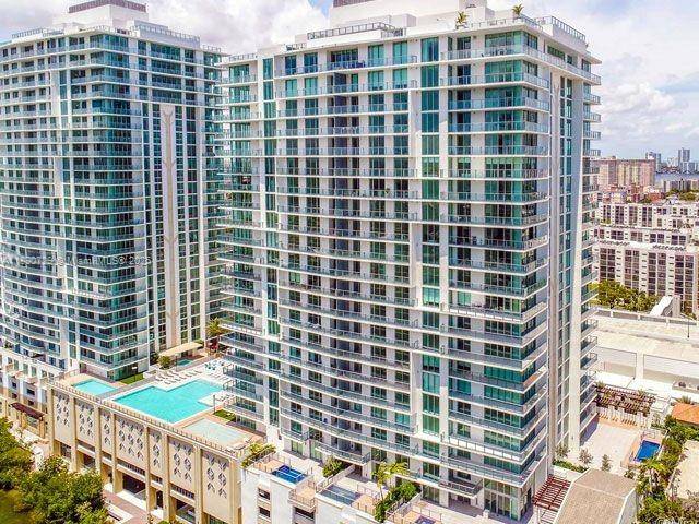Luxury Resort style Condominium Parque Tower in Sunny Isles, about 5 minutes walking to the beach.