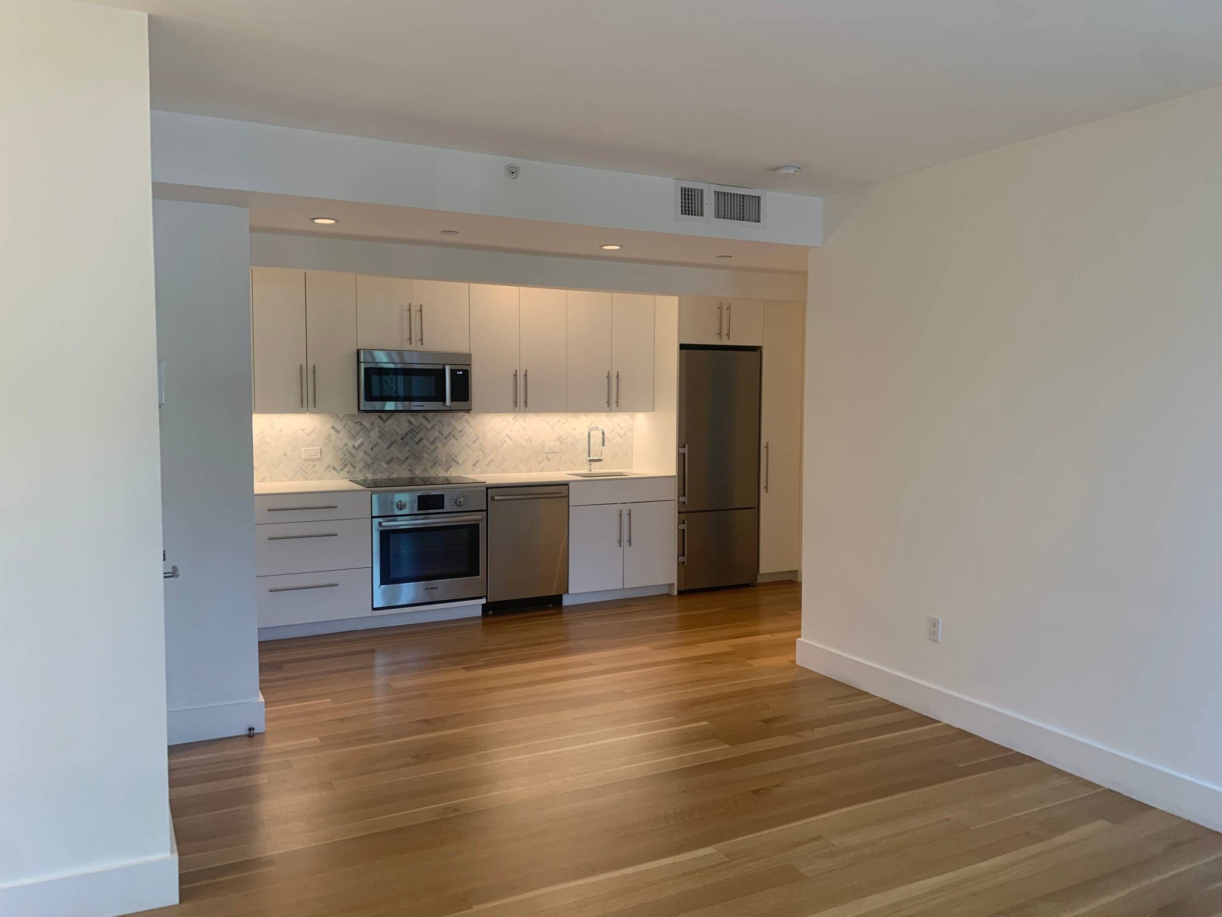 4, 500 is net effective rent based on a 1 or 2 year lease including landlord concession.