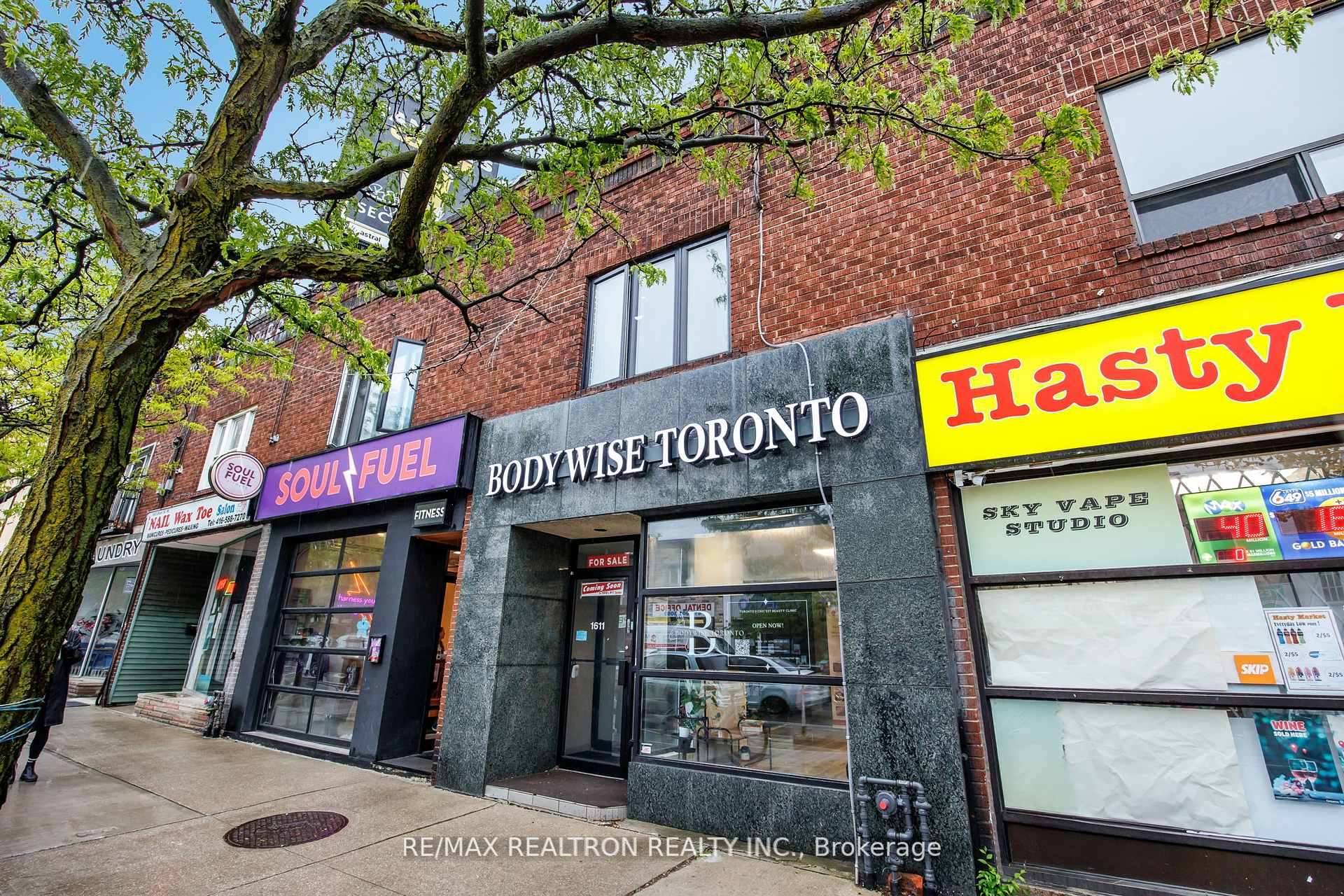 Prime High Park Bloor West commercial building main floor now vacant and fully vacant on closing perfect for medical, dental, or wellness professionals seeking a move in ready, well maintained ...