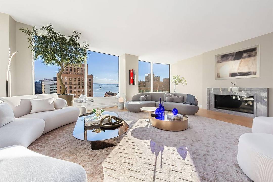 This exceptional residence offers the ultimate in One Wall Street living.