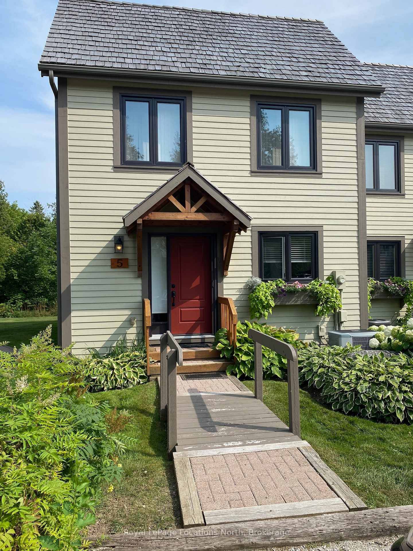 SEASONAL RENTAL in beautiful Thornbury !