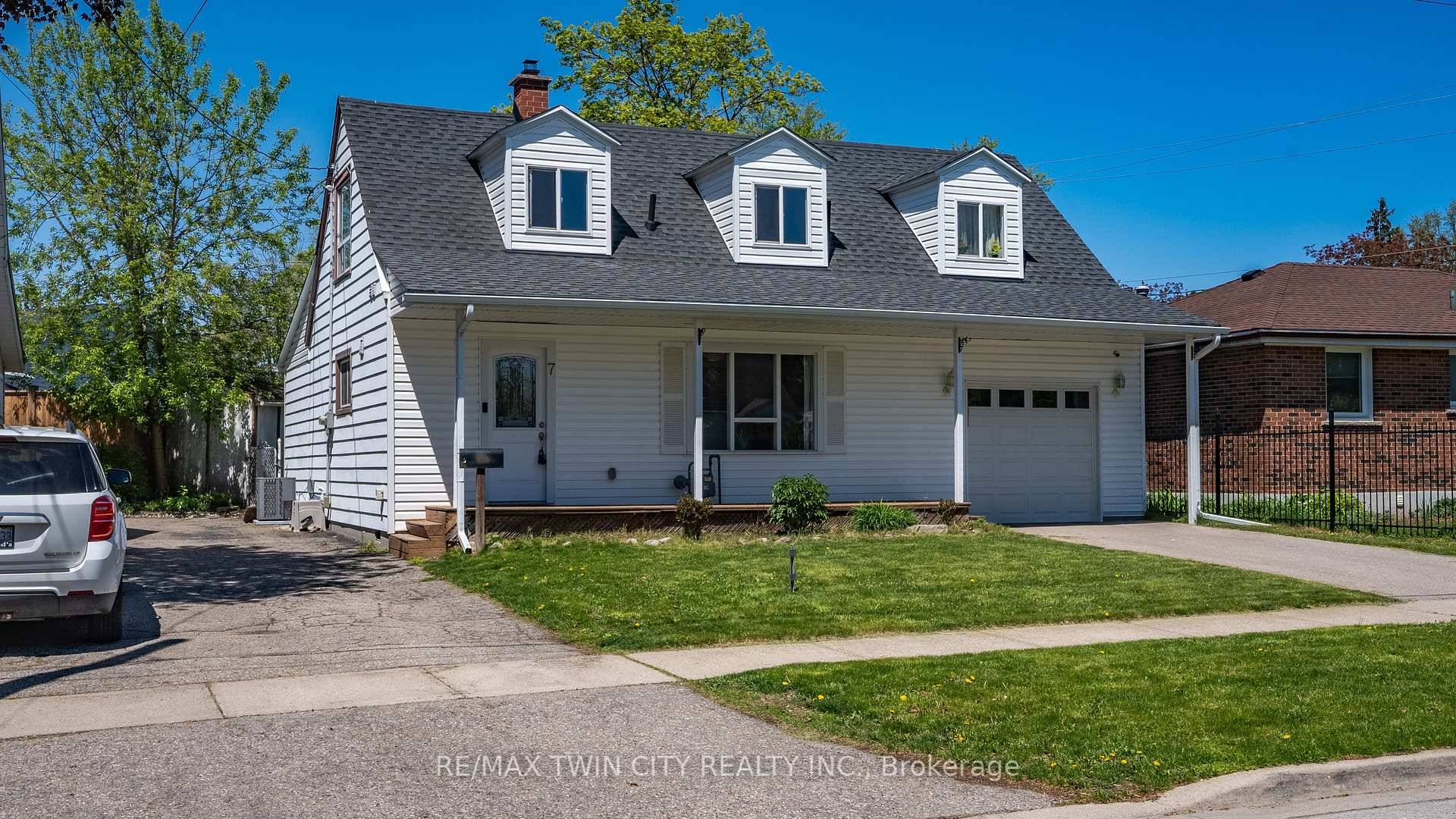 Welcome to 7 Winston Avenue Where Comfort Meets Charm in the Heart of Homedale !