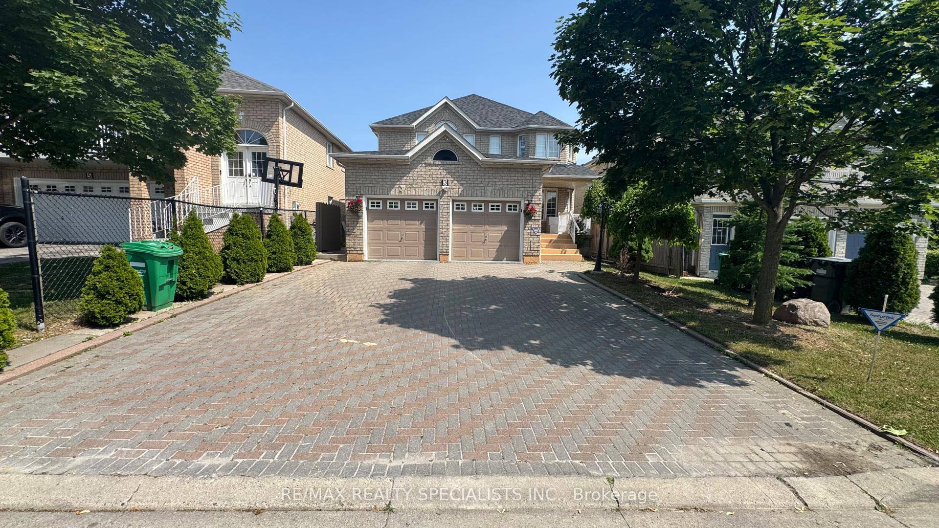 welcome to this beautifully 3 bedroom, 2 kitchens, 2 full washrooms, finished legal lower level unit, designed like two units in one.