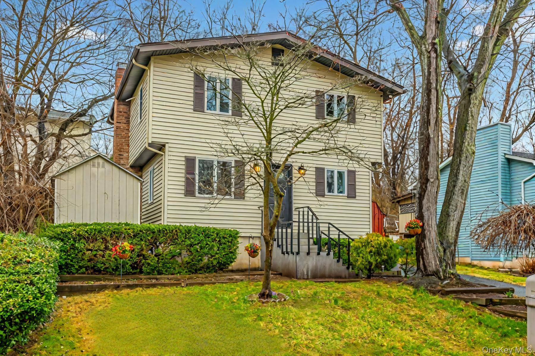 Fully Renovated Colonial Home for Sale This charming 3 bedroom, 1 bath Colonial home has been fully renovated, offering modern comfort and style.