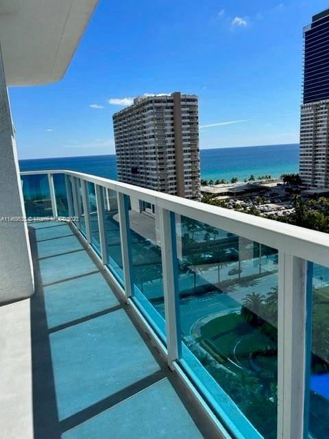 LUXURY BUILDING DIRECTLY ON THE HOLLYWOOD INTRACOASTAL WATERWAYS.
