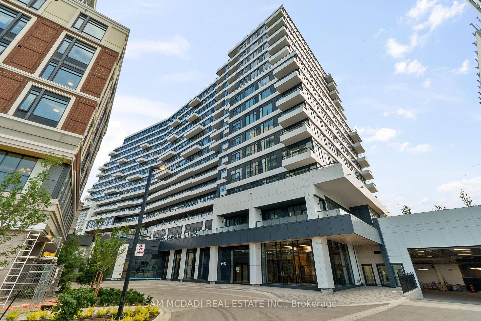 Experience modern living in this brand new 2 bedroom, 2 bathroom condo located in the heart of Central Erin Mills.