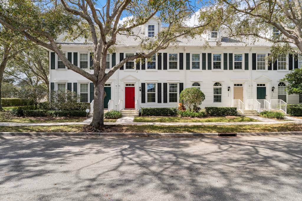 Prime location in The Island at Abacoa townhouse directly across from the clubhouse, pool and playground !