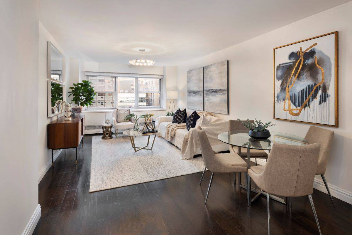 Price reduction ! Mint condition, bright, south facing, one bedroom with custom designer features throughout.