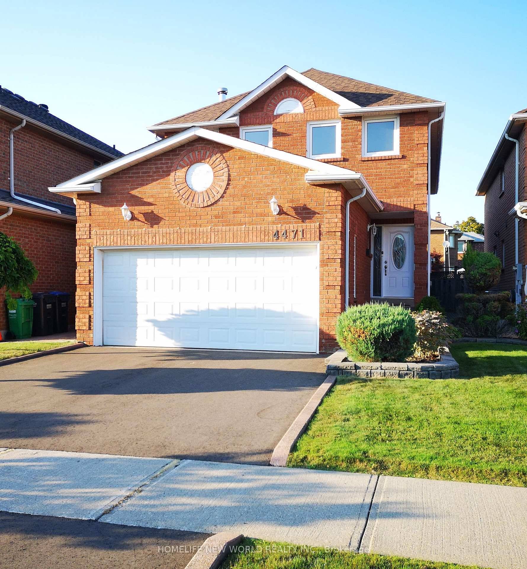 Lovely 3 Bedroom In Highly Sought Area Which Offers 3000 Sqft Of Living Space.