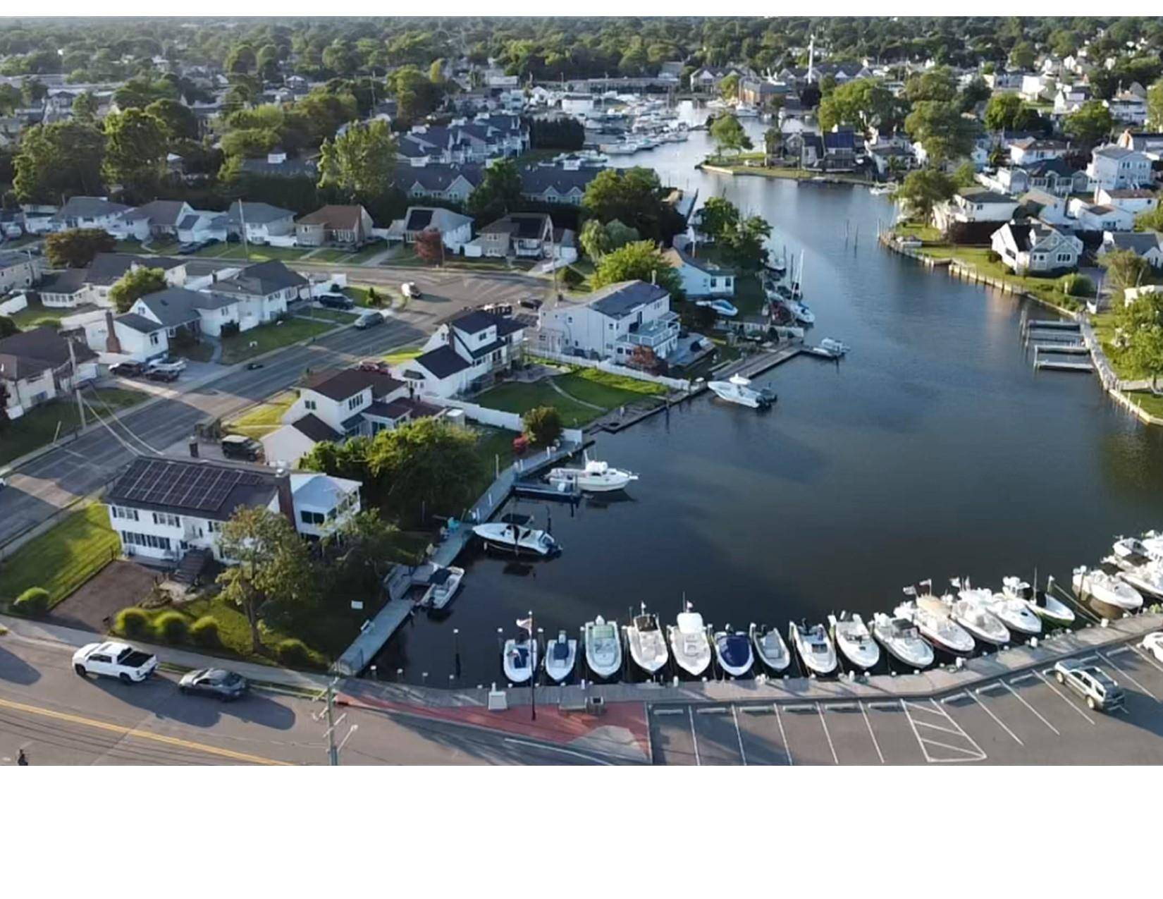 Wow ! ! Welcome to your waterfront oasis !