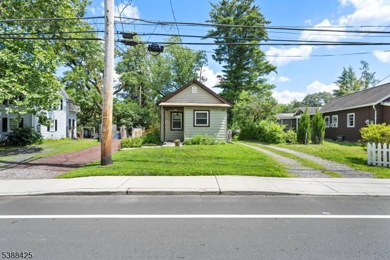 Cute as a button and full of charm, this 2 bedroom, 1 bath home sits right on the edge of Rocky Hill.