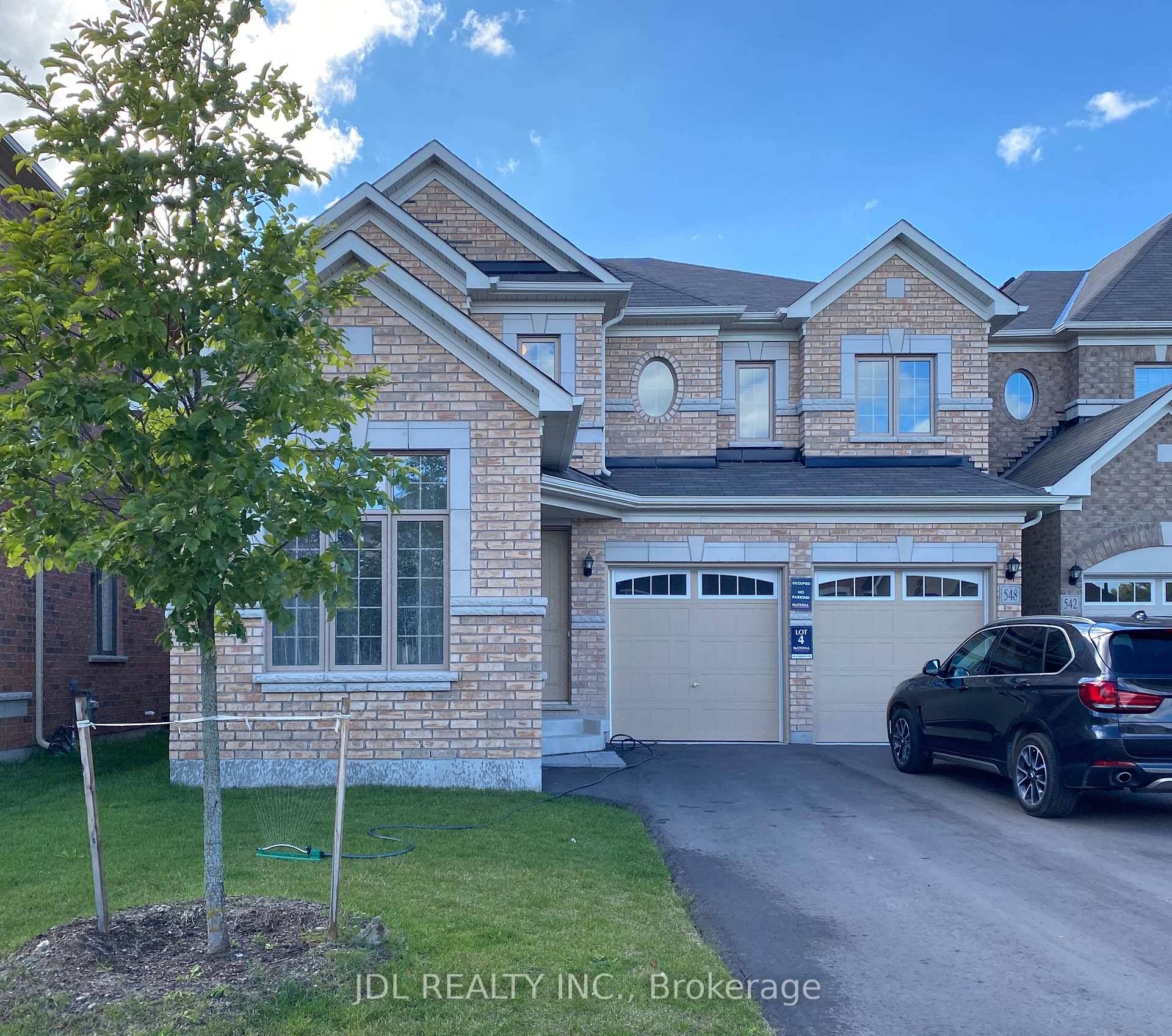 Cul De Sac location ! Walk out basement detached house, rarely found in this community !