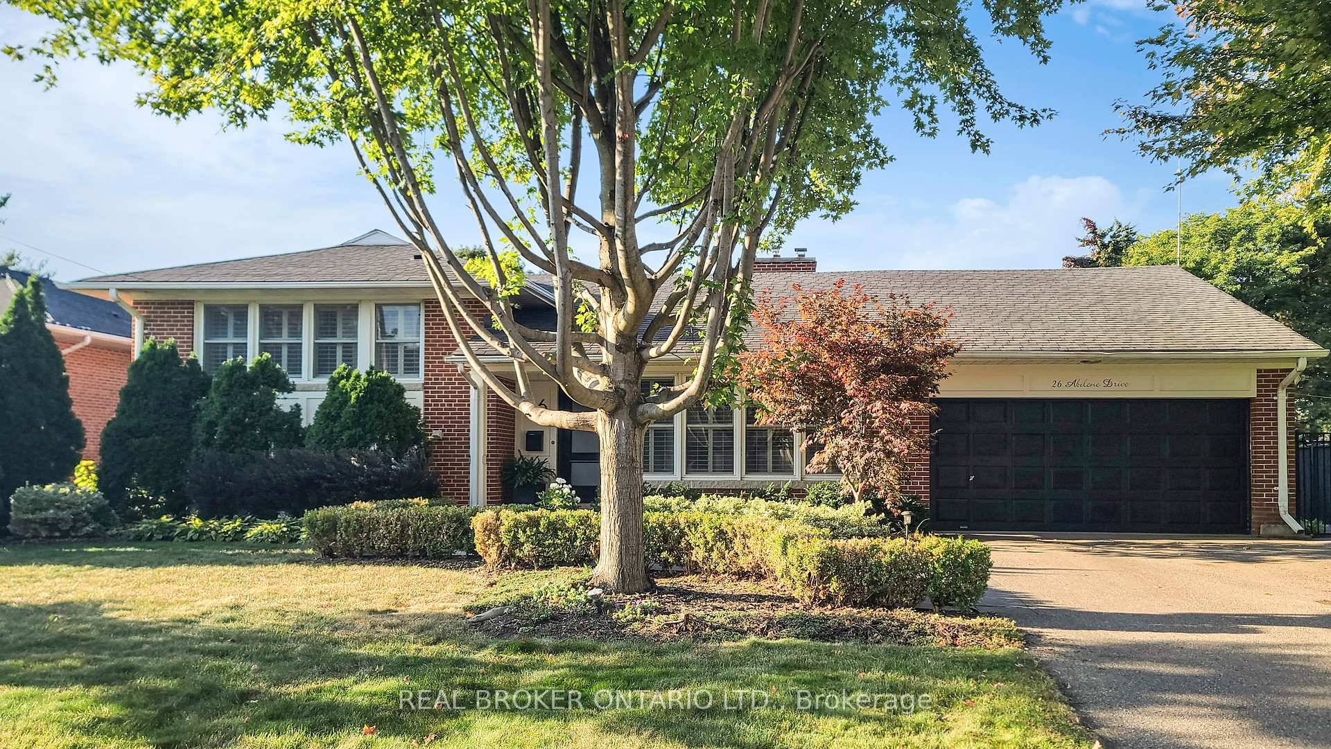 Memories await in prestigious Princess Anne Manor !