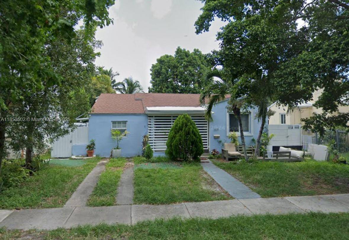 HEART OF MIAMI. Walking distance from Starbucks, Publix, Target, Outback.