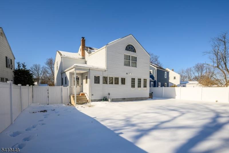 Generously sized 4 bedroom, 1.