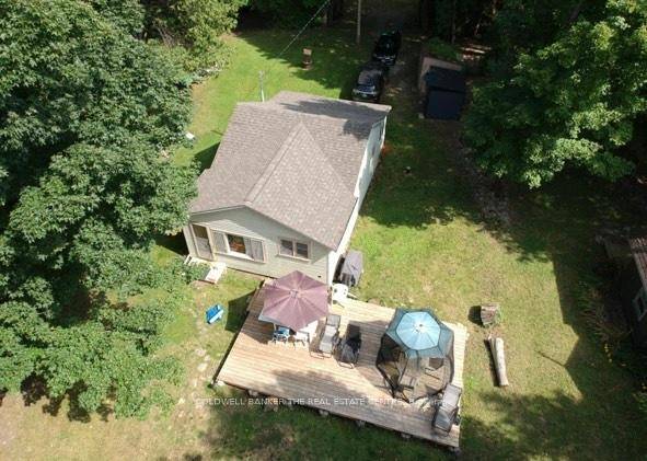 Lakefront Cottage on Head Lake.