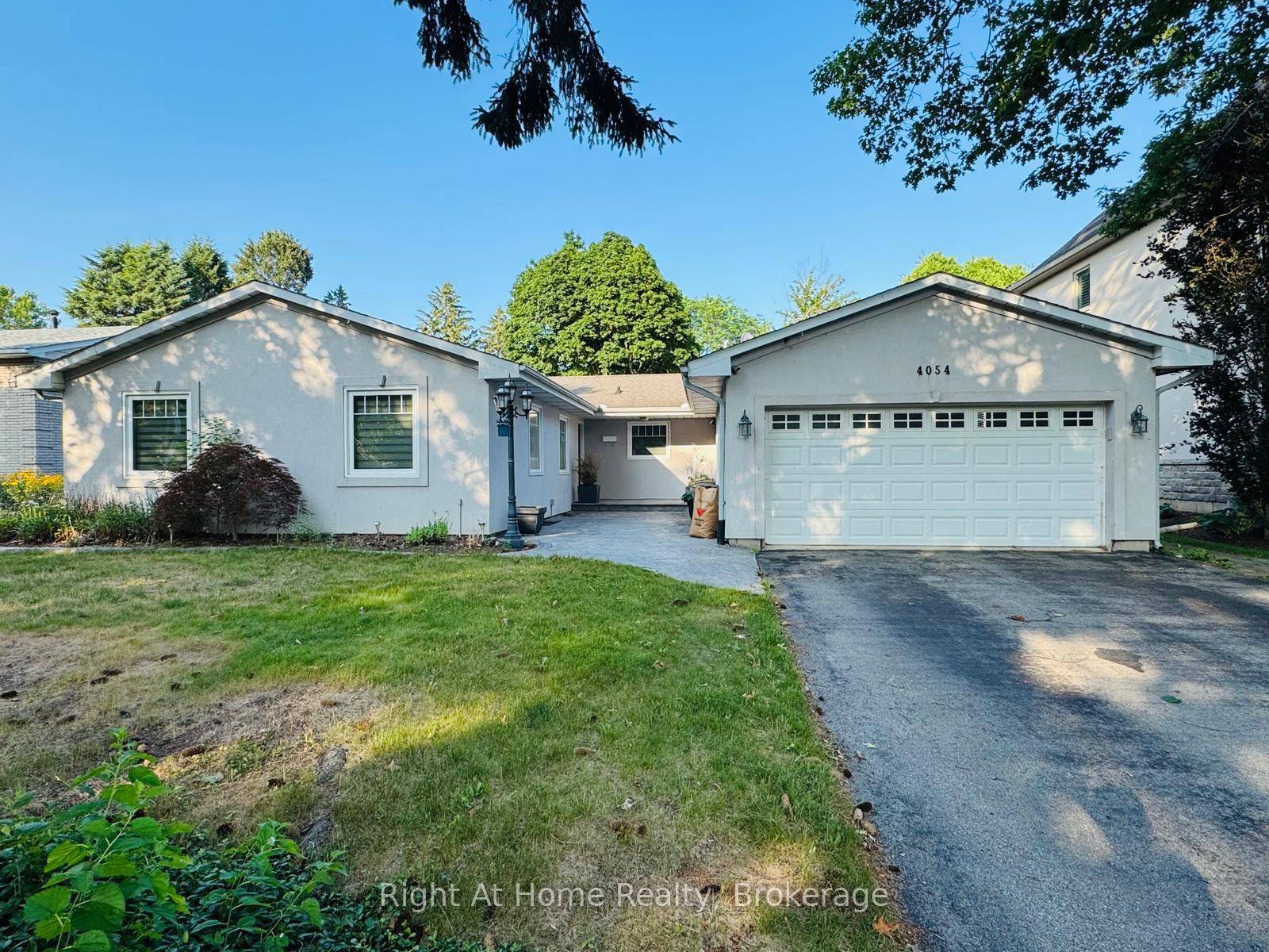 This is a well loved renovated bungalow in Shoreacres on a 70x139 lot with a large salt pool and fenced yard.