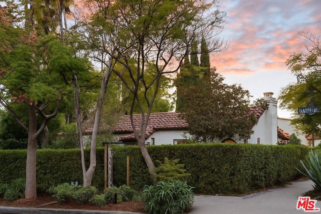 951  N Martel Ave 2BR Hollywood Hills East La