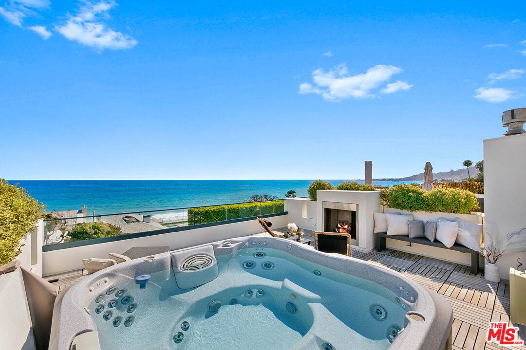 22065   Pacific Coast Hwy 3.0 Malibu LA
