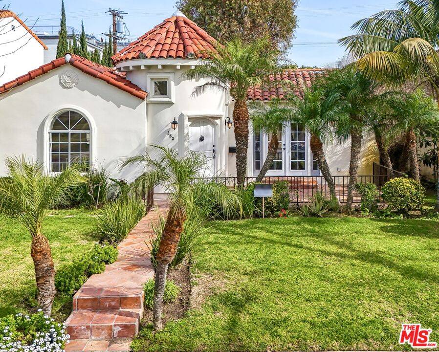 352  S Oakhurst Dr 3BR Beverly Hills La