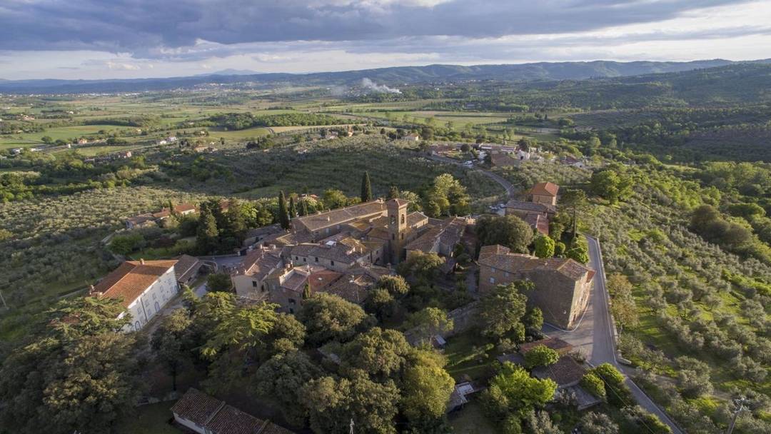 Bed and breakfast for Sale in Arezzo. Bed & breakfast activity in Arezzo for sale. Bed & breakfast activity with 9 bedrooms, kitchen, breakfast room.