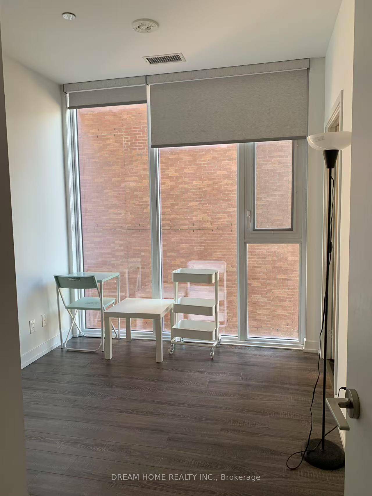 Master Bedroom for rent With Floor To Ceiling Windows, Lots Of Natural Lights !