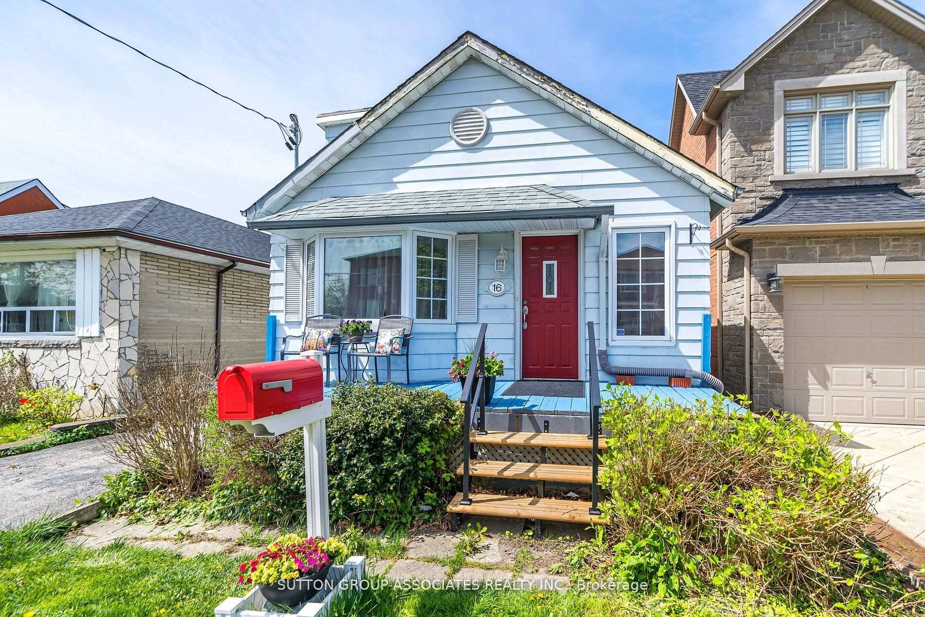 Get into the desirable Claire Birchmount area.
