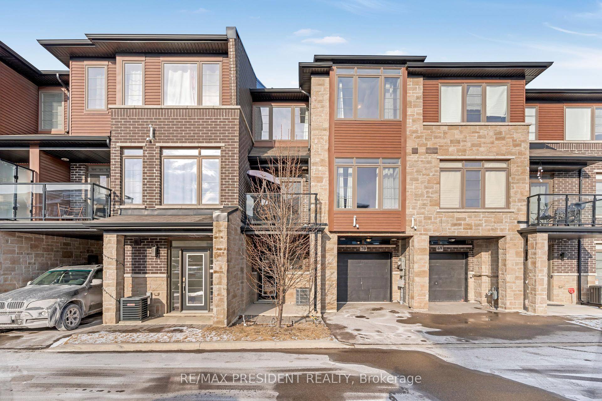 This stunning 2 bedroom, 3 bathroom townhome is located in the highly sought after Central Park Community, offering convenient access to a wealth of amenities.