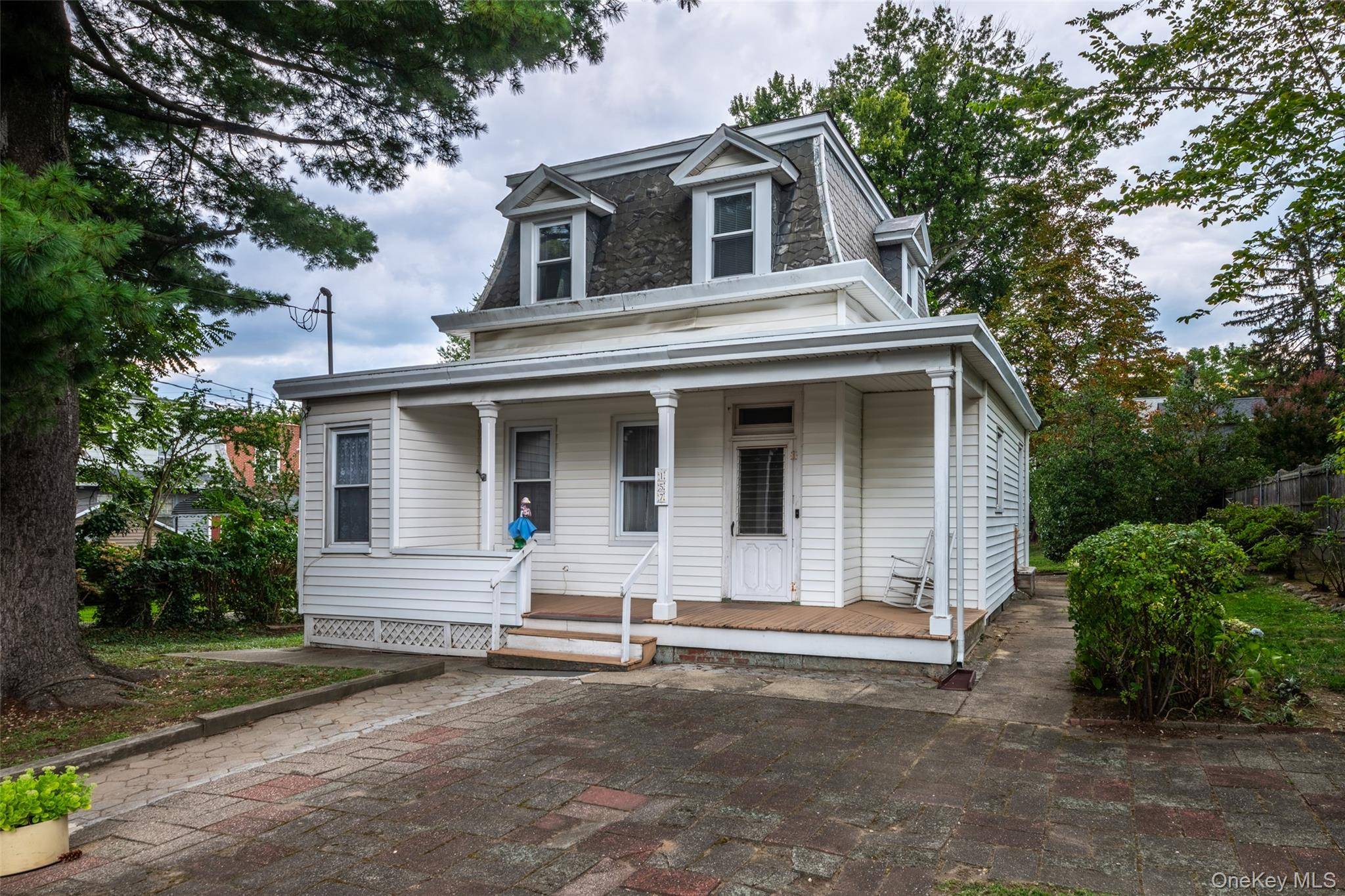 This spacious property is in need of TLC but sits on a generous 64' x 121' lot and offers excellent potential !