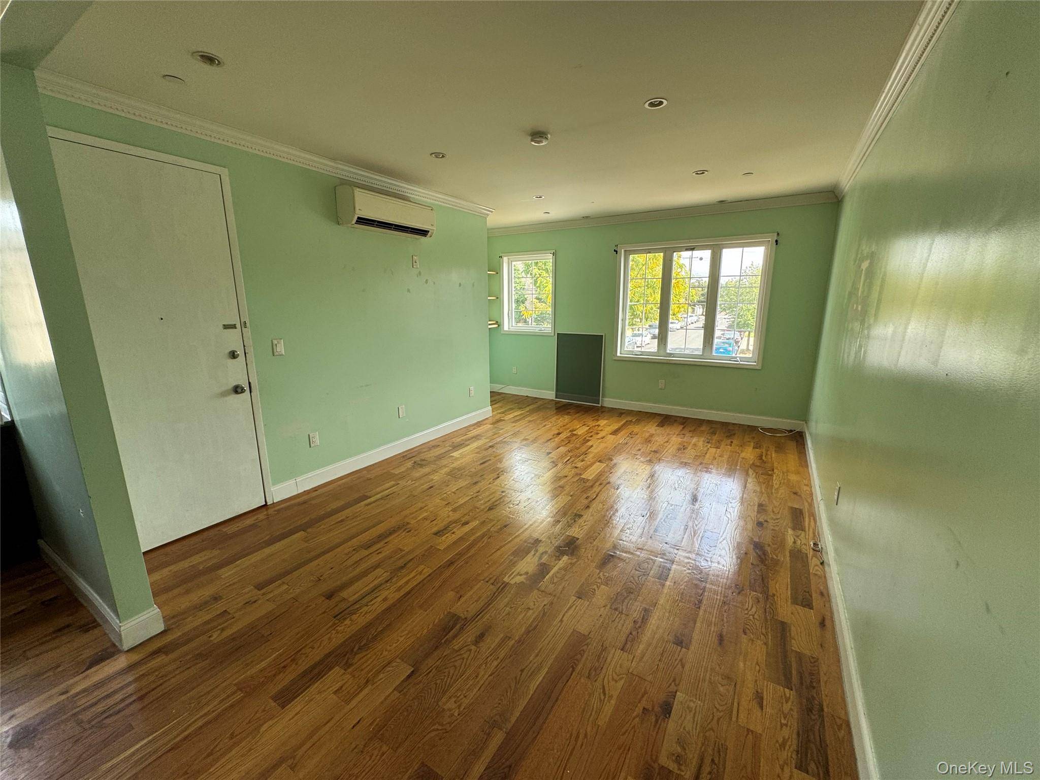 Spacious 3 Bedroom Apartment 138 14 Brookville Blvd, 2nd Floor !
