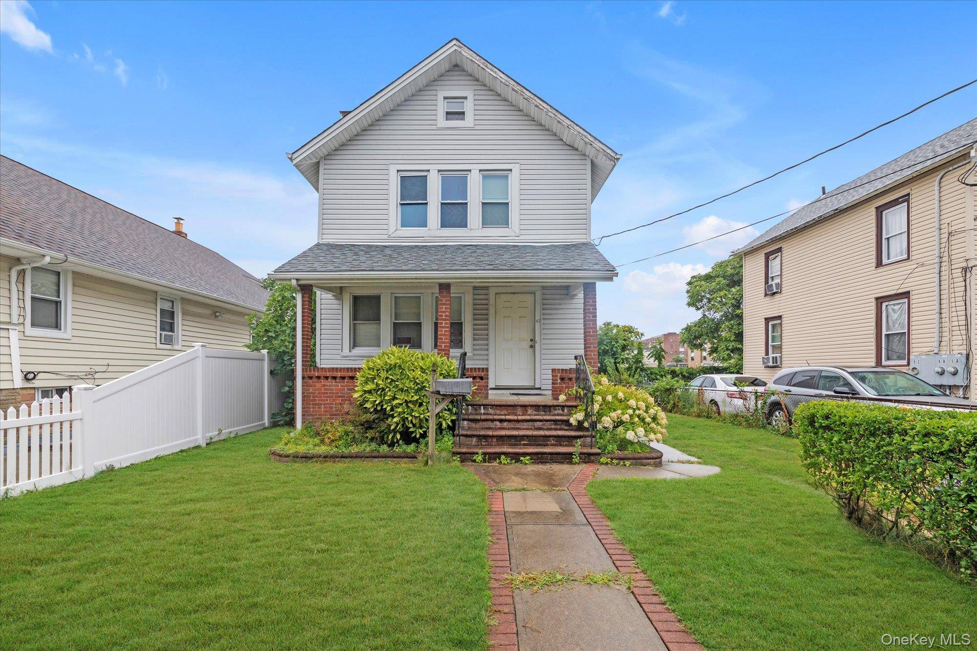 Charmin Colonial On Mid Block Location !