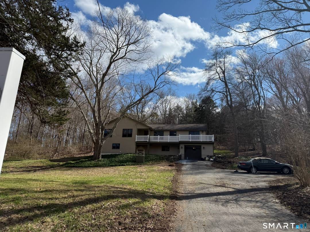 Desirable location close to beaches, CT River, parks, shops, restaurants, and I95.