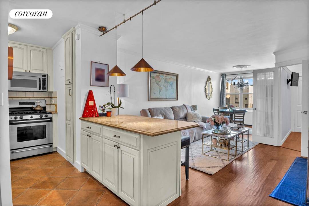 This charming Junior One Bedroom apartment is set in one of Gramercy's most prestigious luxury buildings, a full service property with an array of on site amenities with all the ...